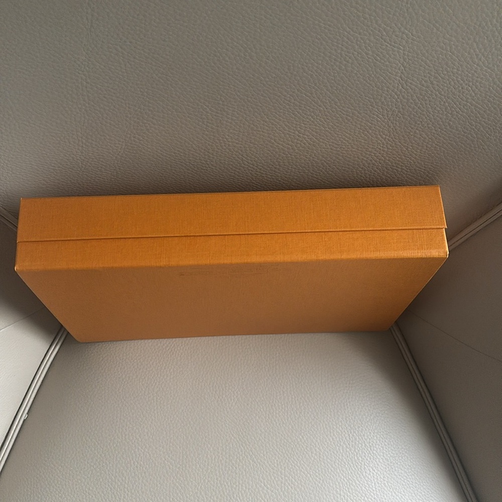 Louis Vuitton Vibrant Orange Gift Box - Picture 7 of 8